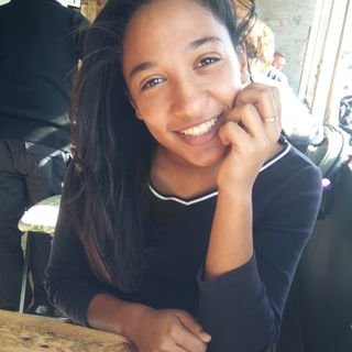 This image has an empty alt attribute; its file name is black-girl-student.png